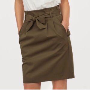✨NWOT✨H&M Fitted Olive Green Skirt Size 12